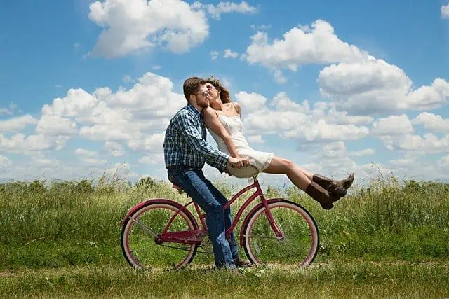 cheap-dating-ideas-bicycling