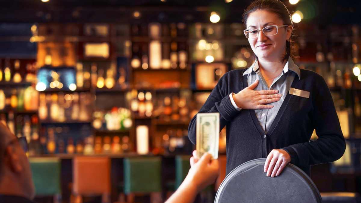 Waitress tipping shutterstock MSN