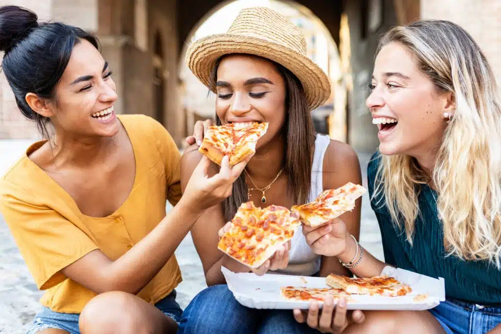 women eating pizza SS